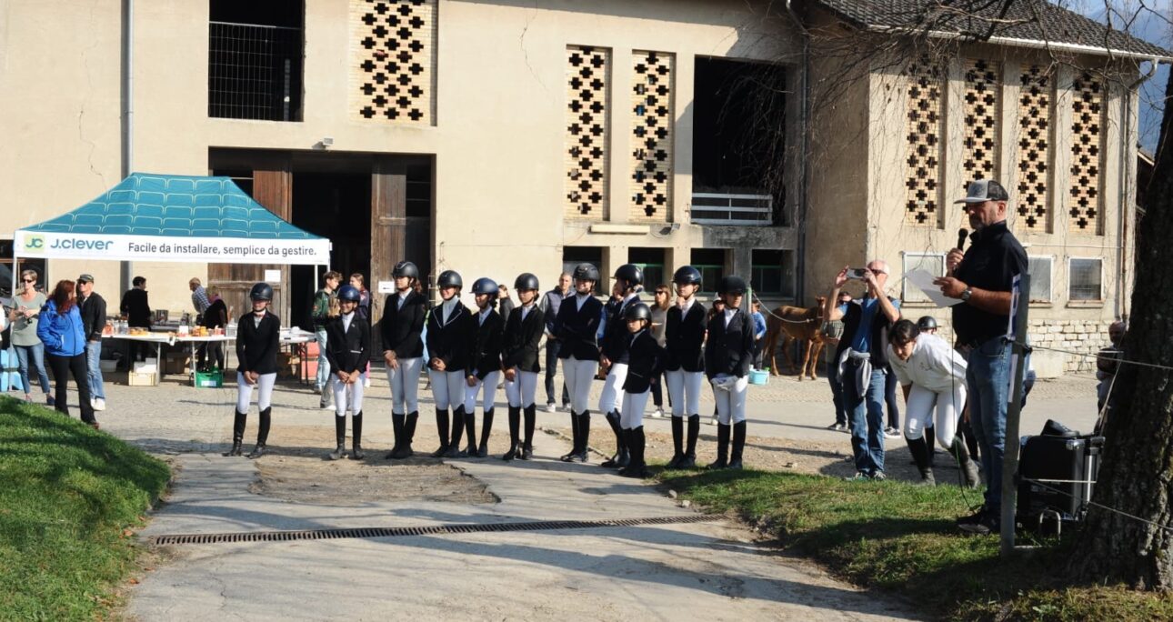 Gara di dressage & finale regionale della giornata della gioventù